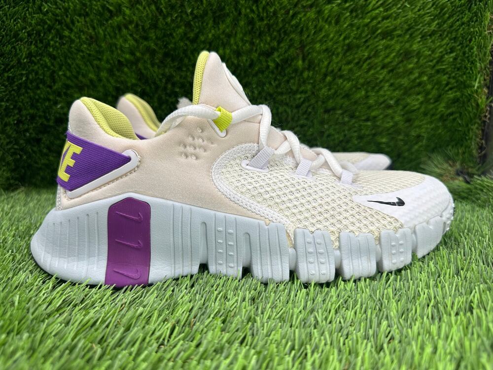 Nike Free Metcon 4 CZ0596-157 Athletic Sneaker Women's 7 White Mesh Jogging Gym